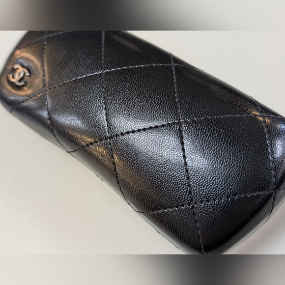 🆕⚡⚡CHANEL quilted eyewear case. Never been used, leather texture - Picture 2 of 6